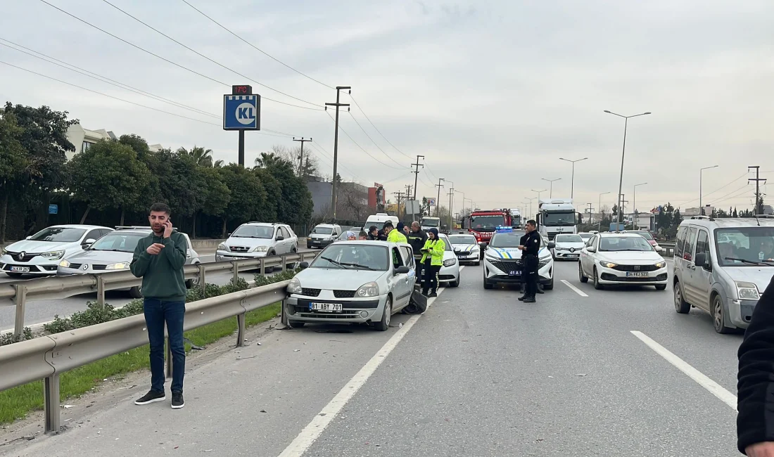 Kocaeli D-100'de motorundan gelen sesler üzerine sürücüsünün emniyet şeridinde durdurduğu
