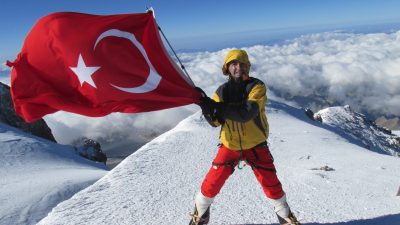 İlimizin tanınan ve sevilen simalarından olup 20 yılı aşkın süredir