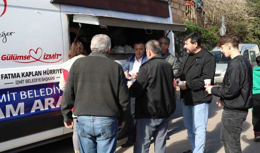 İzmit Belediyesi geleneksel Cuma namazı sonrası cemaat ile buluşma programını