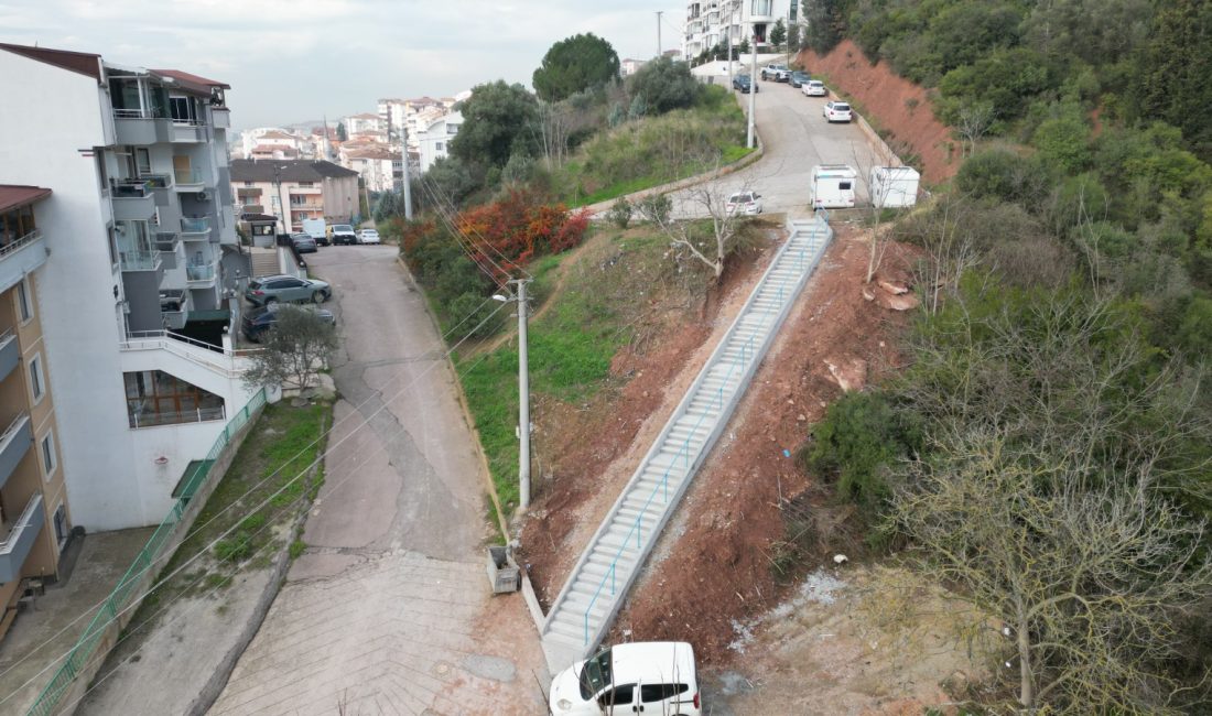 İzmit Belediyesi Fen İşleri Müdürlüğü, Serdar Mahallesi Er Sokak’ta vatandaşların