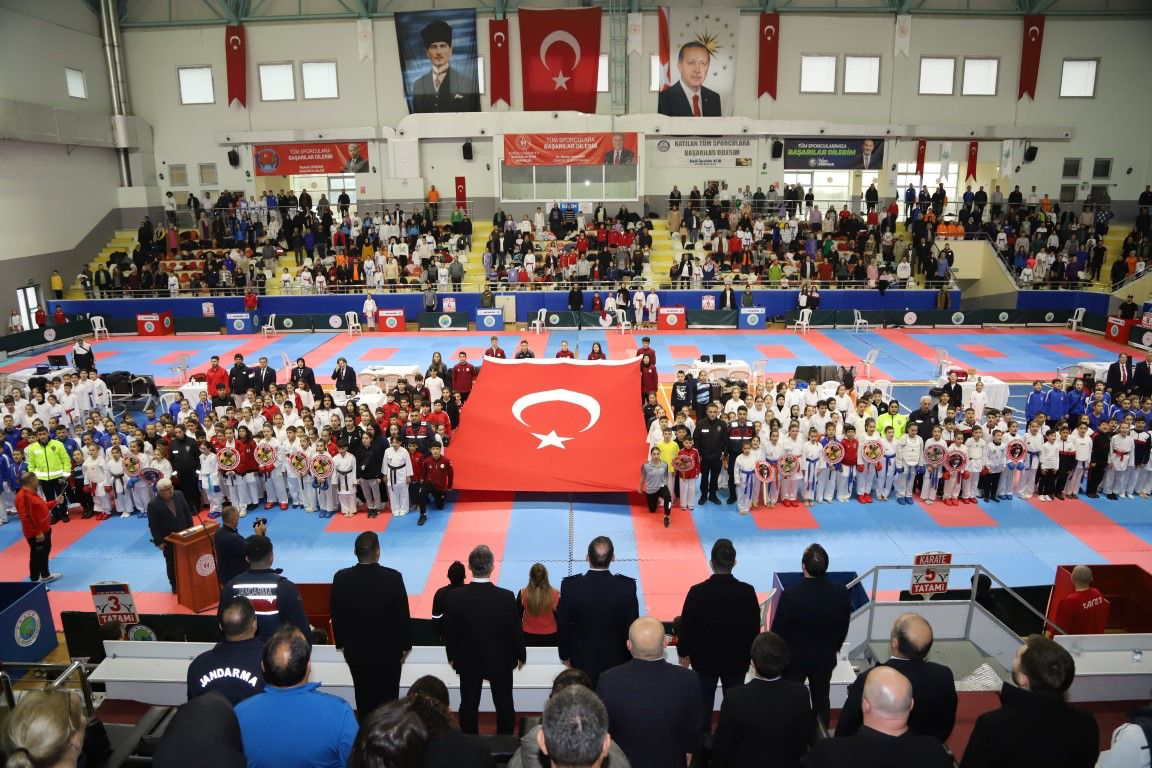 Şehit Emniyet Müdürü Gaffar Okkan’ı Anma Etkinlikleri Karate Turnuvası yapıldı.