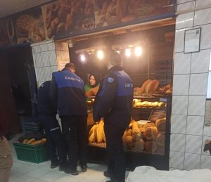 Karamürsel Belediyesi Zabıta Müdürlüğü ekipleri, halk sağlığını ve tüketici haklarını