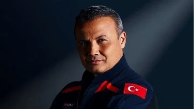 Türkiye'nin ilk astronotu Alper Gezeravcı, Kocaeli Üniversitesi öğrencileriyle buluşacak.