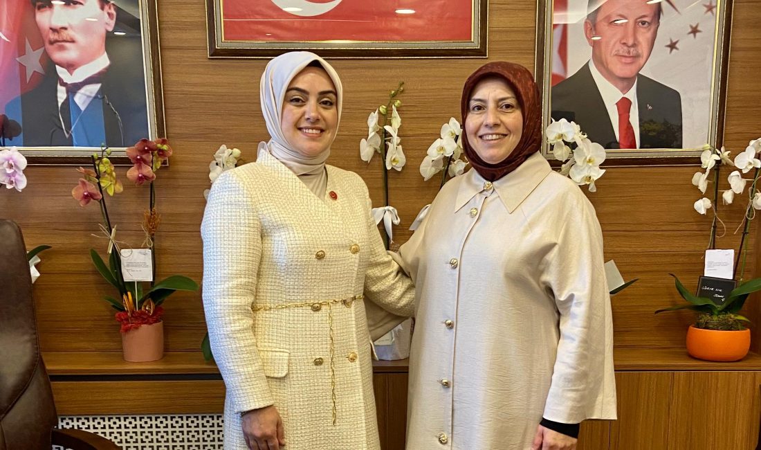 AK Parti Darıca İlçe Kadın Kolları Başkanı Sevgi Takan ve