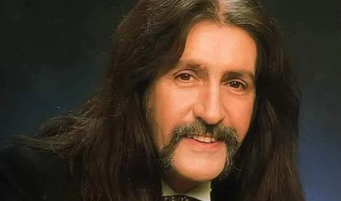 Gölcük Belediyesi, Türk müziğinin efsanelerinden biri olan Barış Manço’yu, ölüm