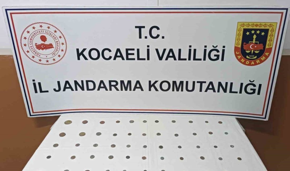 Kocaeli’nin Kartepe ilçesinde 59 sikke ele geçirildi.