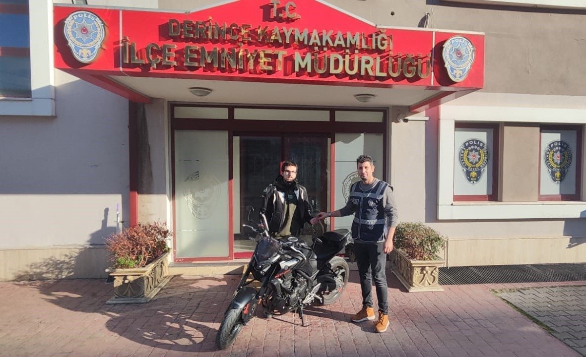 Kocaeli’nin Derince ilçesinde motosiklet çalan şüpheli, polis ekiplerince yakalandı, çalıntı
