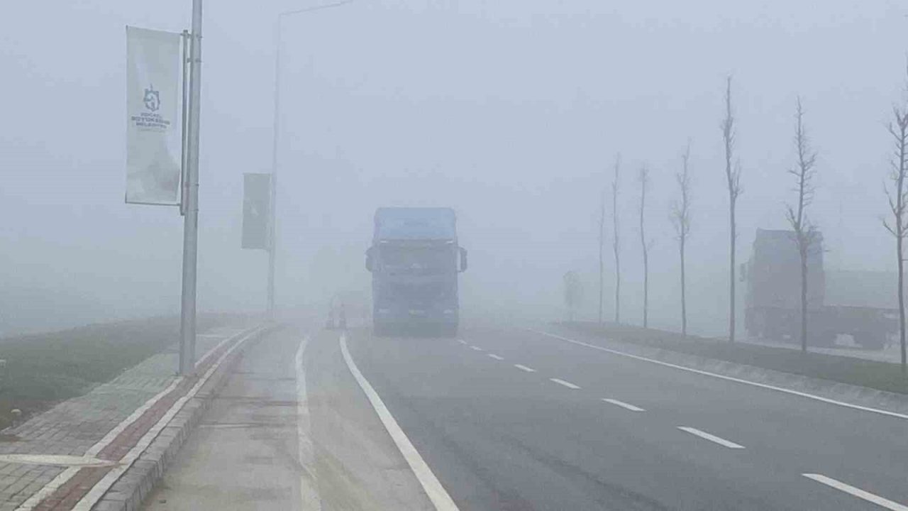Kocaeli’de etkili olan ve bazı noktalarda etkisini artıran yoğun sis
