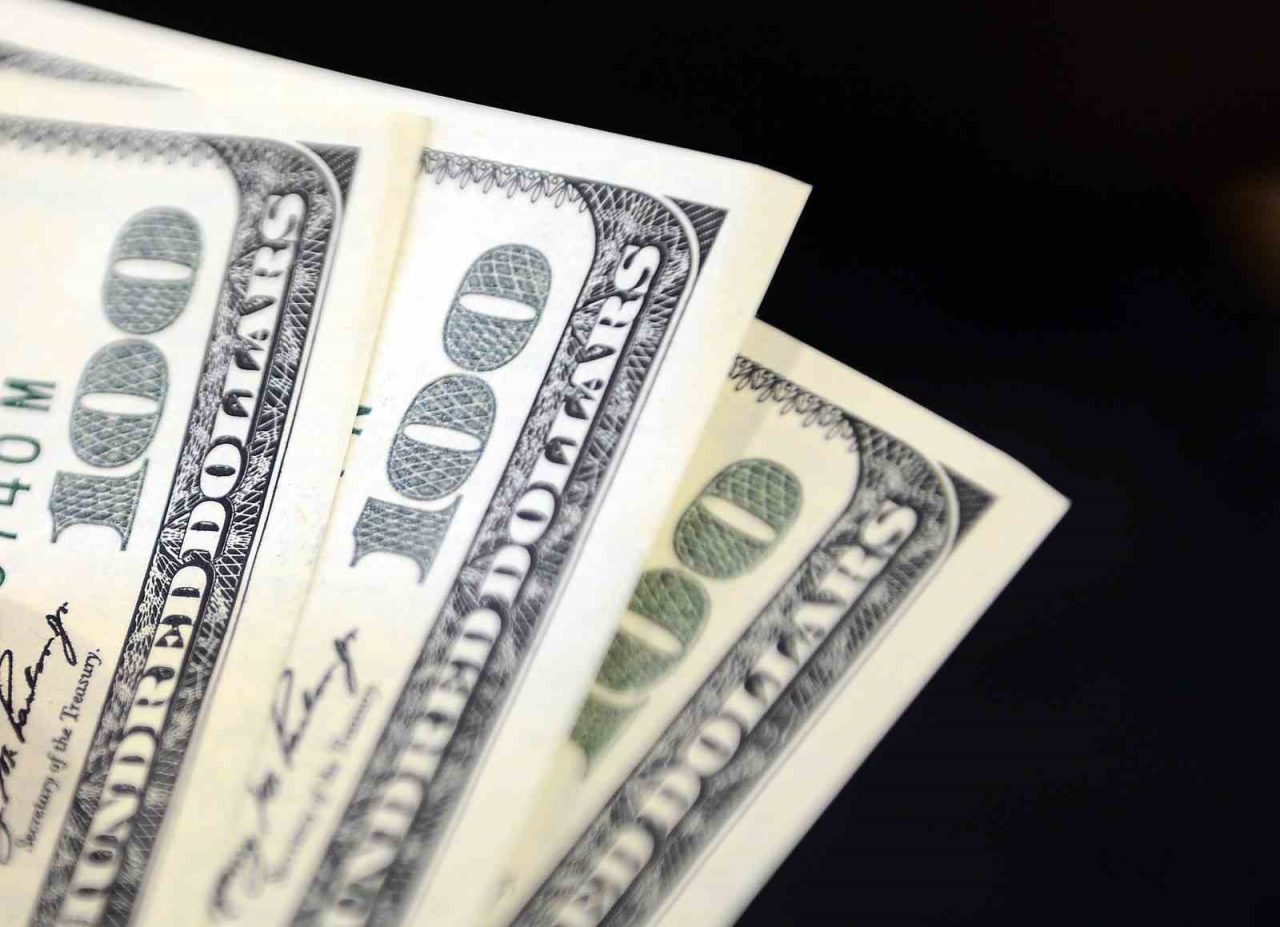 Dolar 35,3470 liradan, euro ise 36,6410 liradan güne başladı.