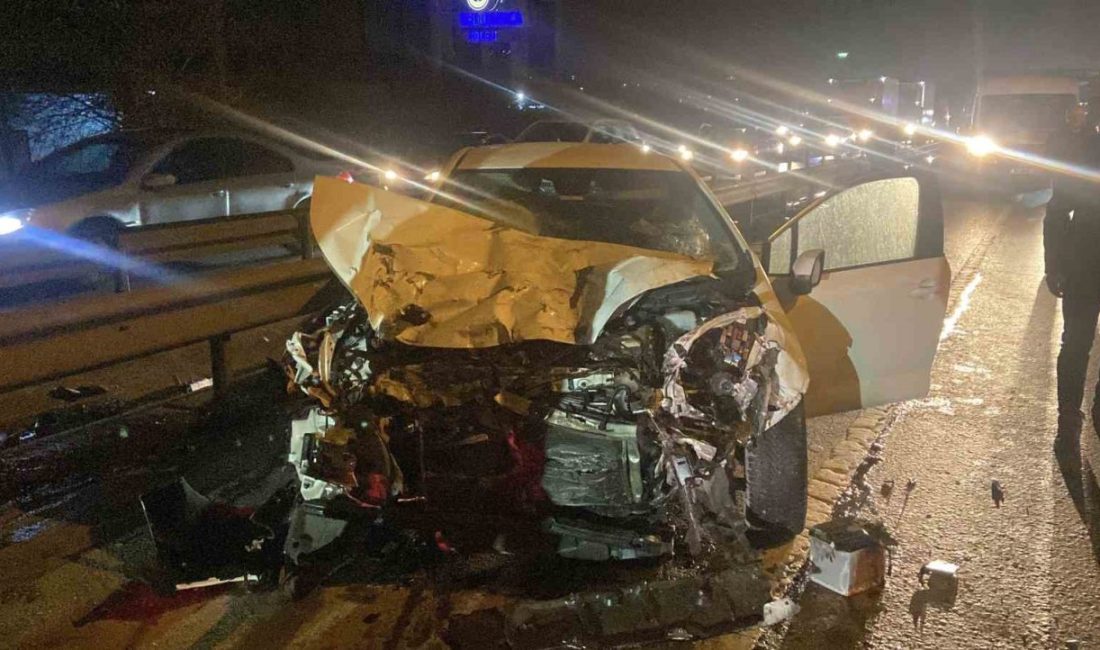 Kocaeli’nin Gebze ilçesi D100 Karayolu’nda direksiyon hakimiyetini kaybeden tır sürücüsü,