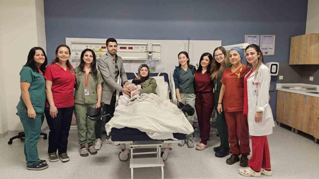 Kocaeli’de yeni yılın ilk bebeği, Şehir Hastanesi’nde 2 kilo 580