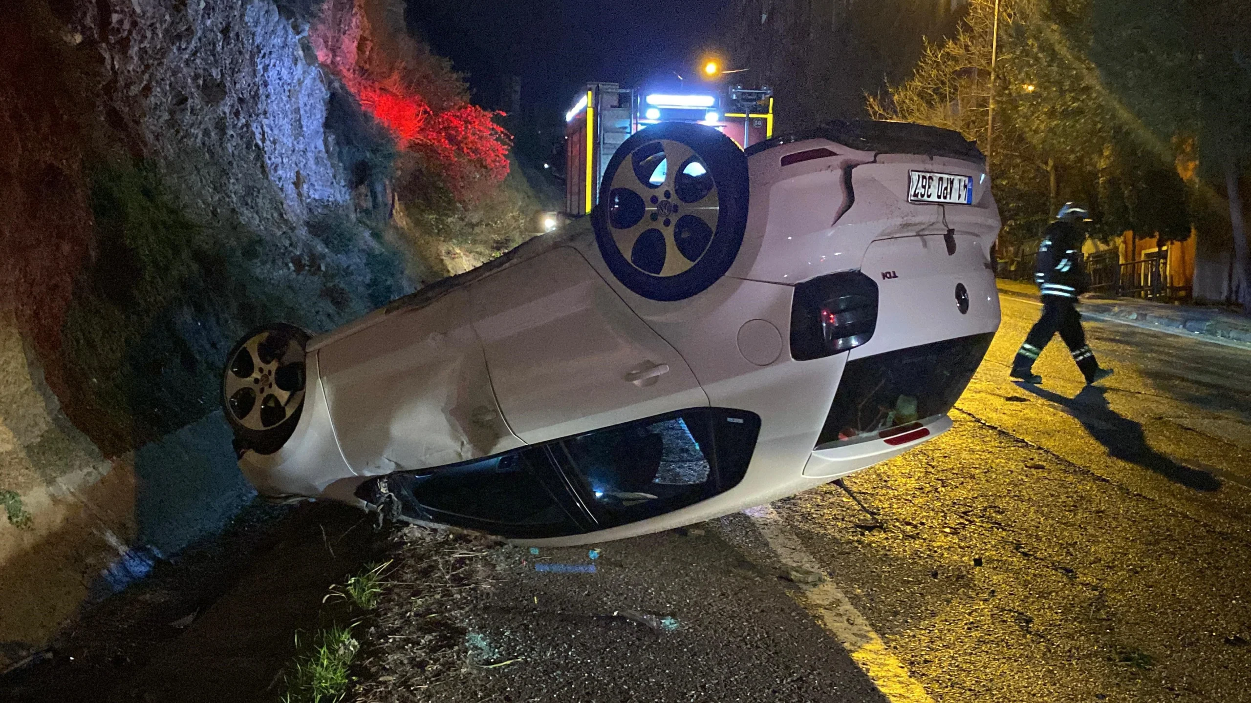 Kocaeli'nin İzmit ilçesinde otomobil takla attı, sürücü ise kazayı yara