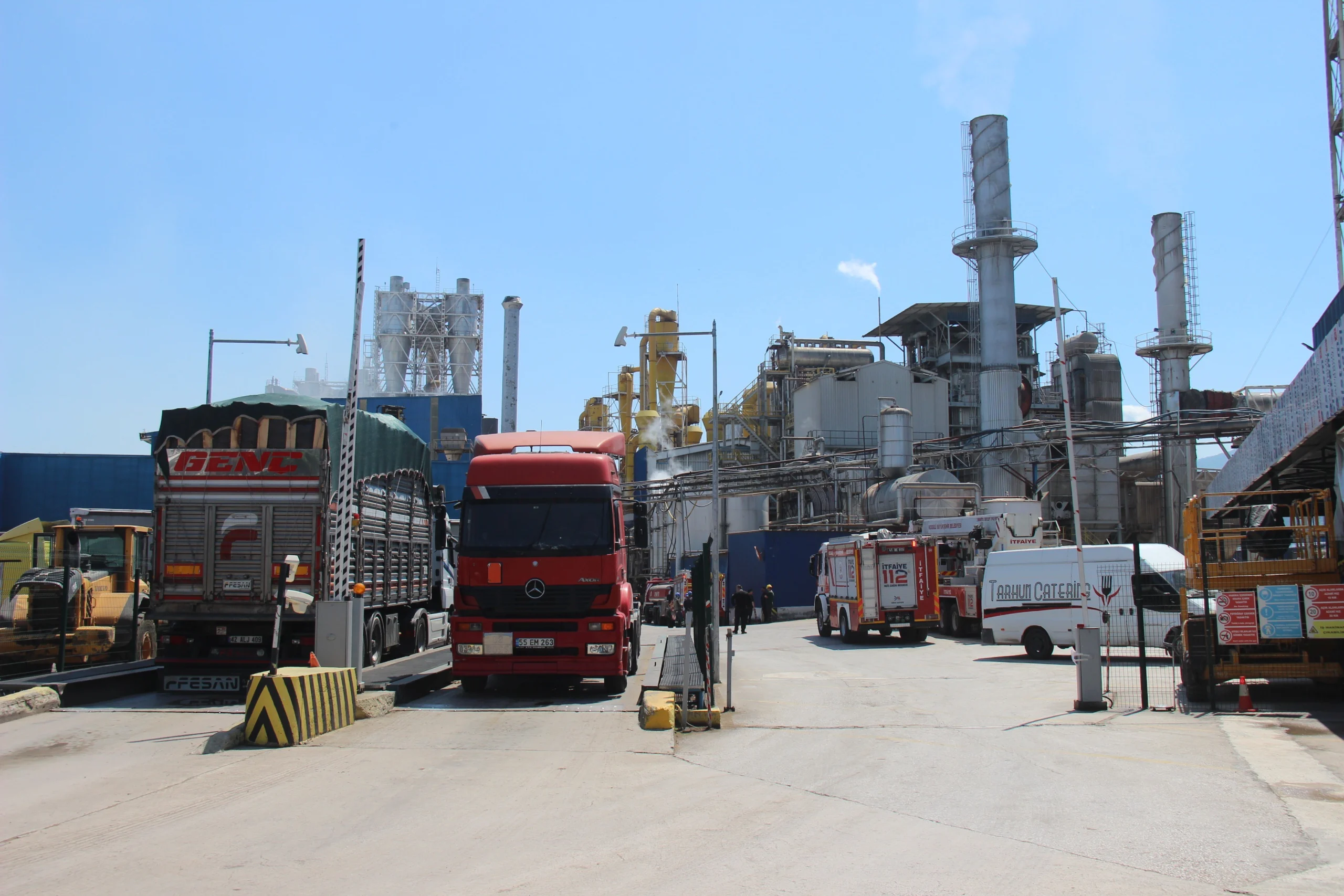 Kocaeli'nin Kartepe ilçesinde Yıldız Entegre fabrikasında bir işçinin parmakları koptu.