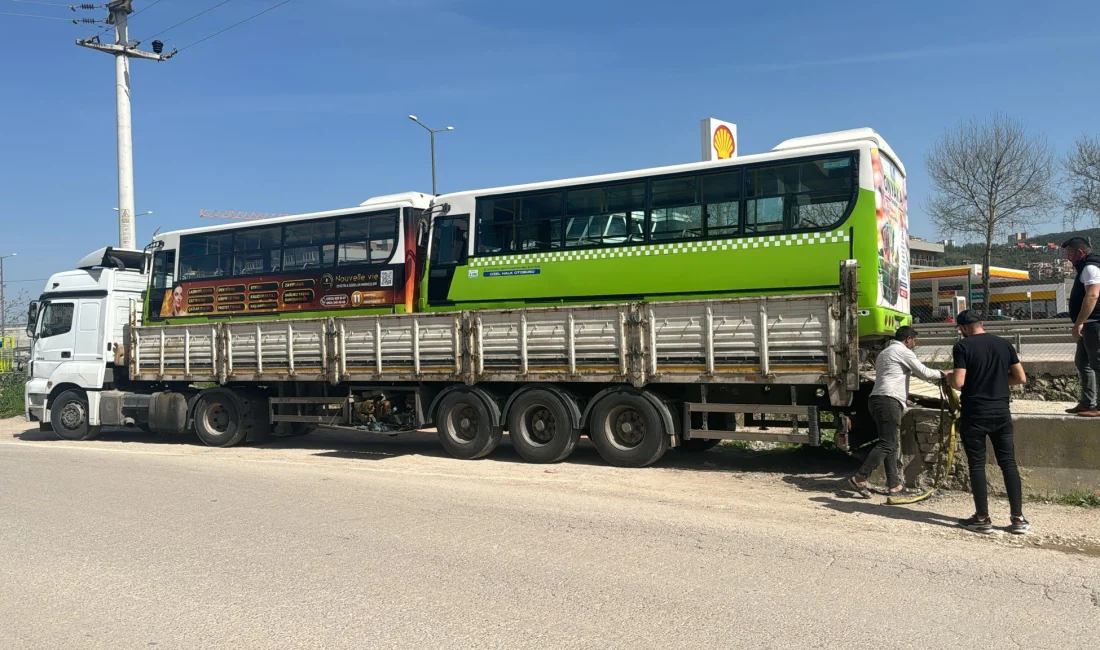 Kocaeli'nin özel halk otobüsü Suriye'nin başkenti Şam'da görüntülendi, görenler şaşkınlıklarını