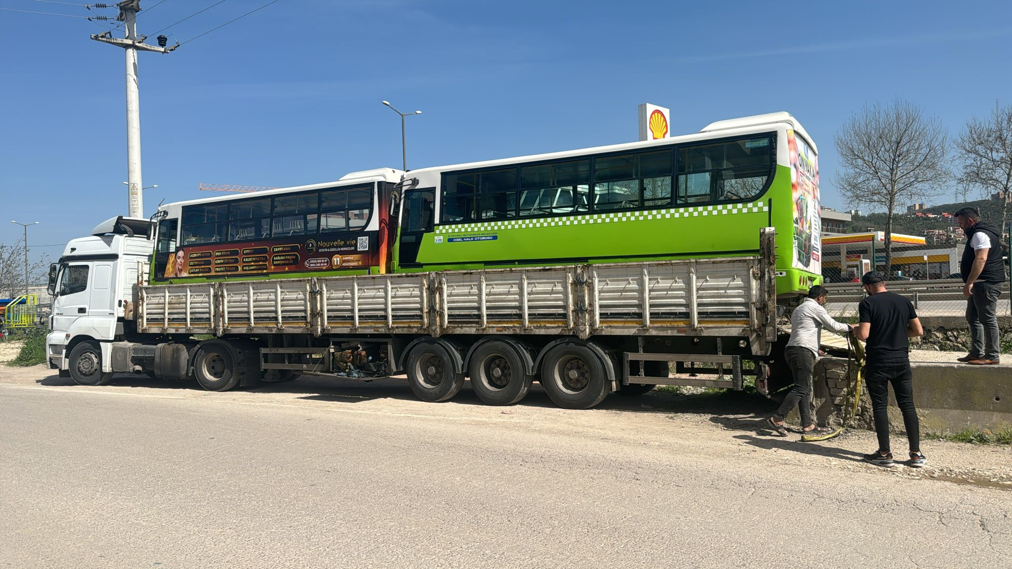 Kocaeli'nin özel halk otobüsü Suriye'nin başkenti Şam'da görüntülendi, görenler şaşkınlıklarını