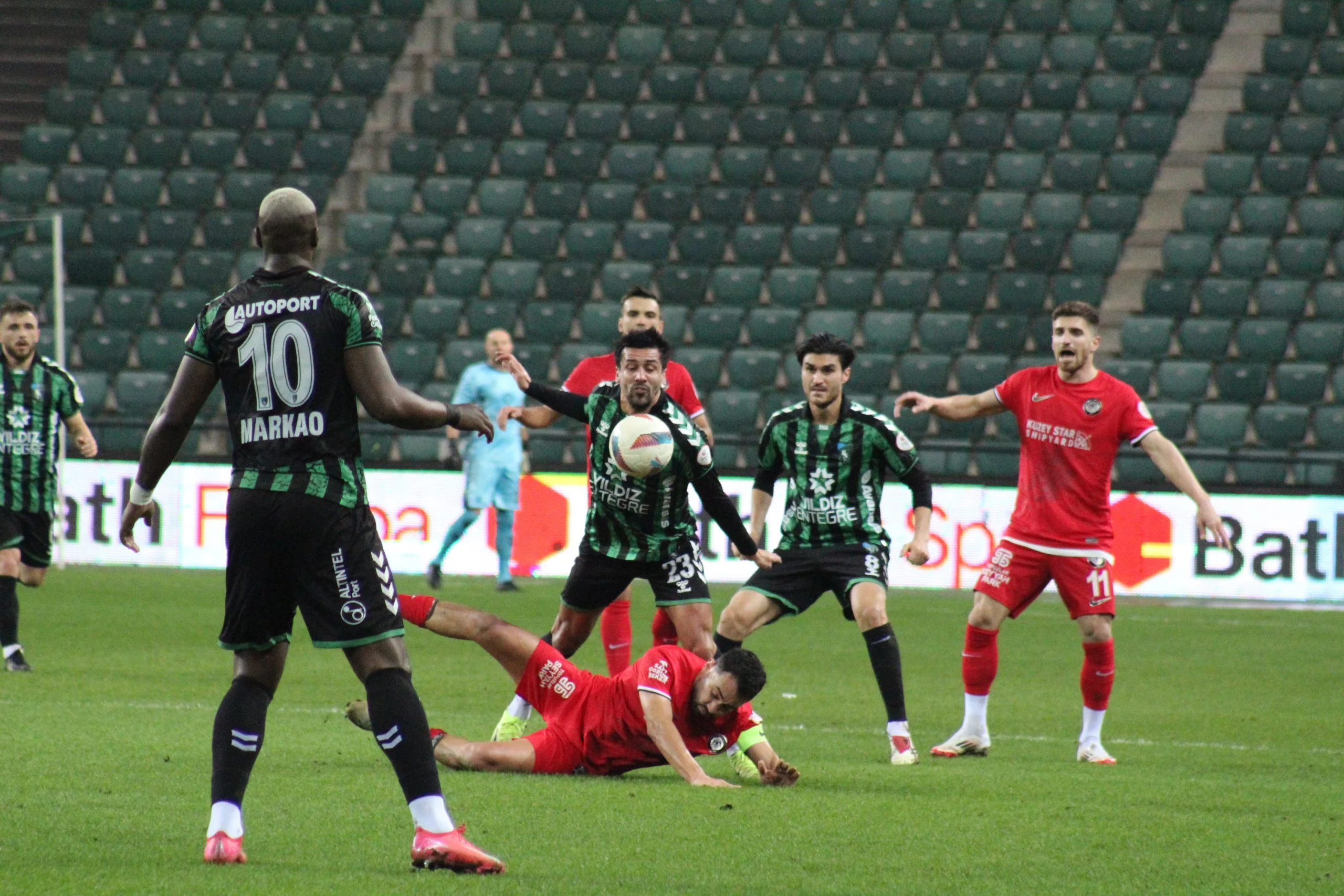 Trendyol 1. Lig'in 25. haftasında Kocaelispor, sahasında Çorum FK'yı 2-0