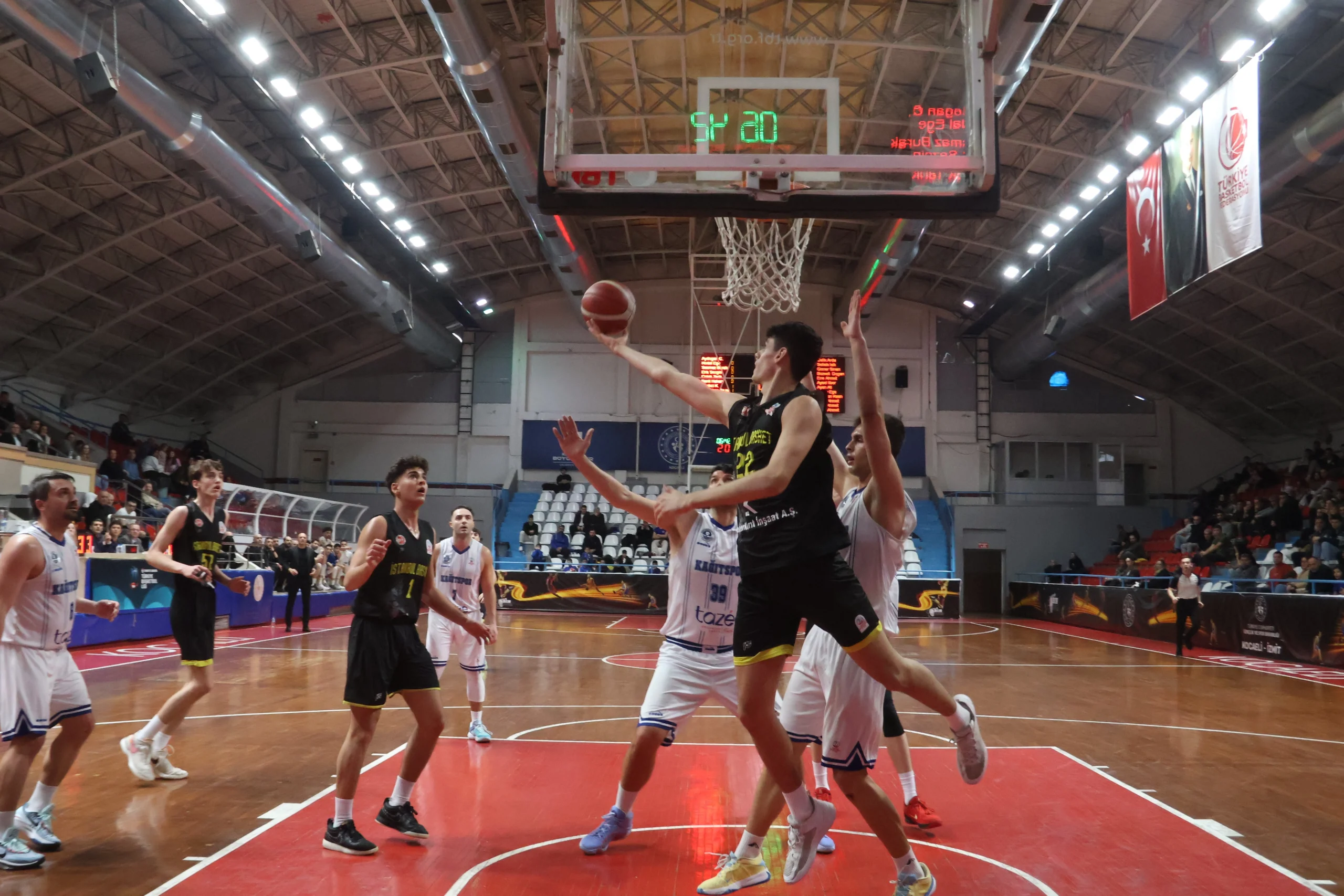 Türkiye Basketbol 2. Ligi A Grubu 16. haftasında Kocaeli Büyükşehir