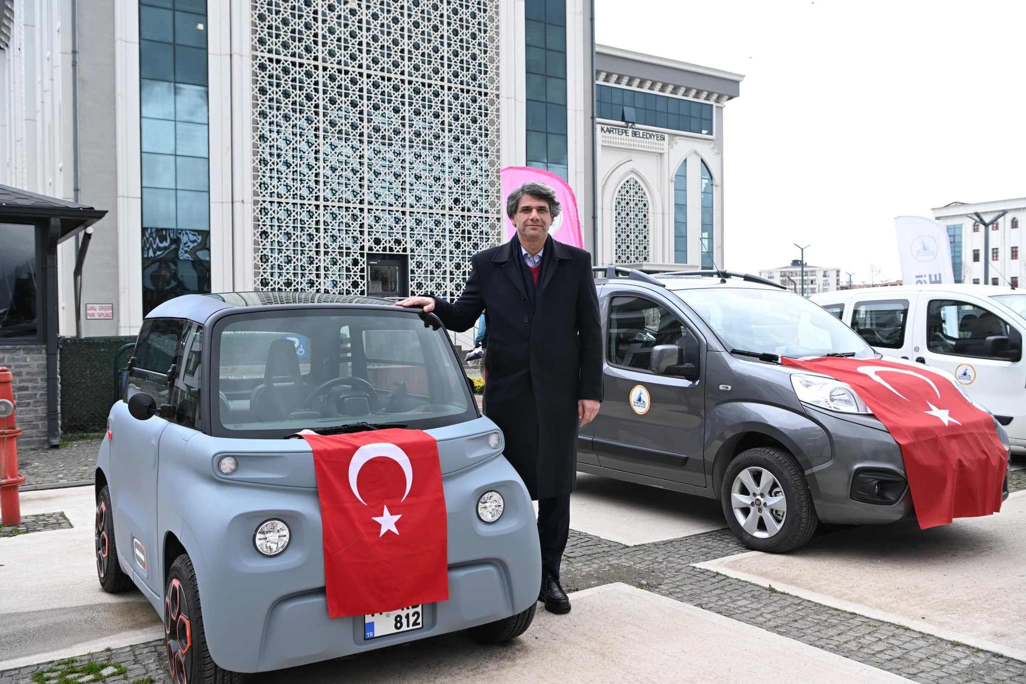 Kartepe Belediye Başkanı Mustafa Kocaman, Belediye'nin filosuna katılan 30 milyon