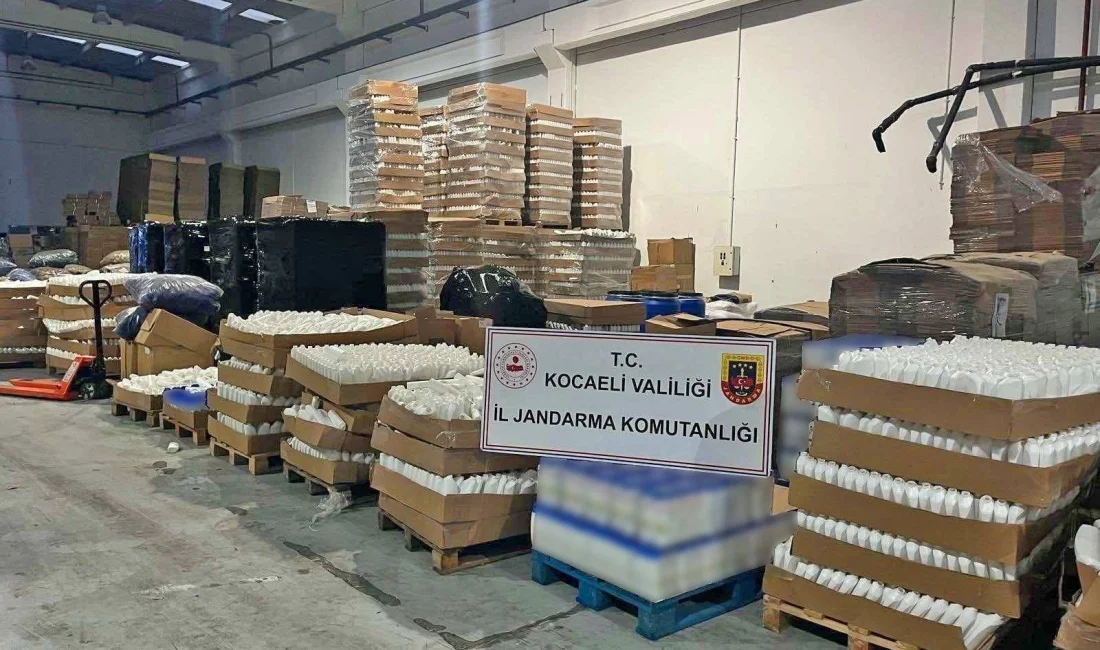 Kocaeli'nin Dilovası ilçesinde bir fabrikada yapılan aramada ünlü markalara ait