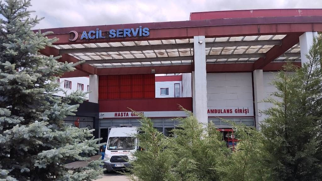 Sakarya'nın Hendek ilçesinde KYK kız yurdunda barınan 50 öğrenci, gıda