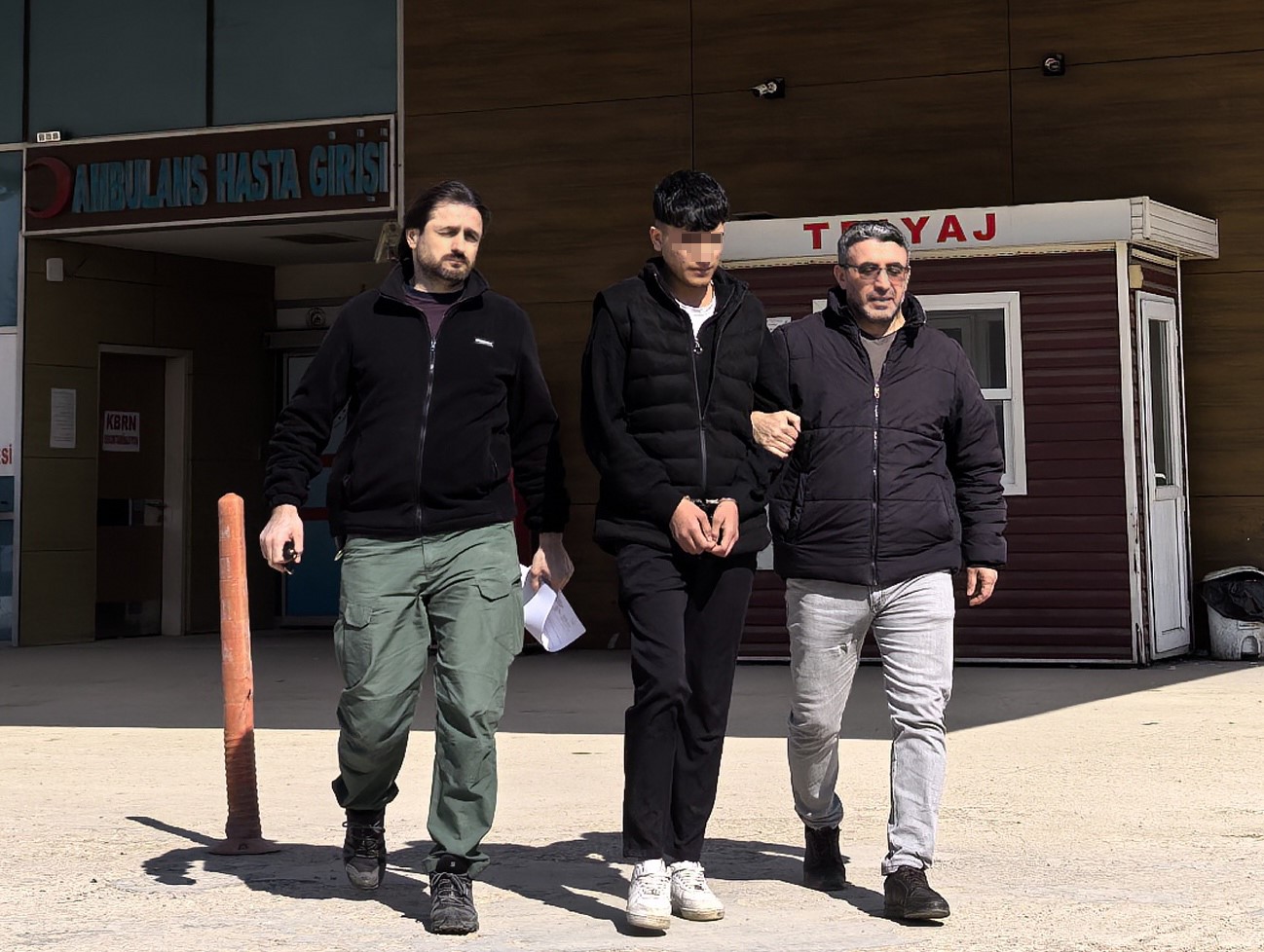 Bursa'nın İnegöl ilçesinde 'dur' ihtarına uymayıp jandarma personeline çarpan şahıs,