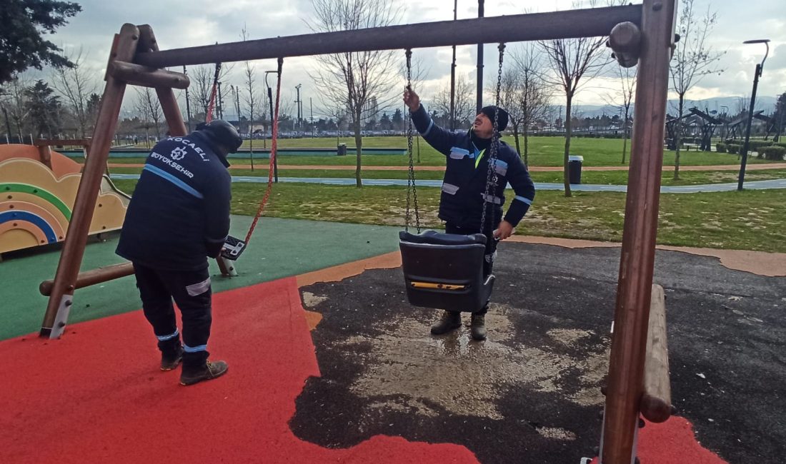 Büyükşehir ekipleri, çocuk oyun grupları ile açık hava spor alanlarındaki