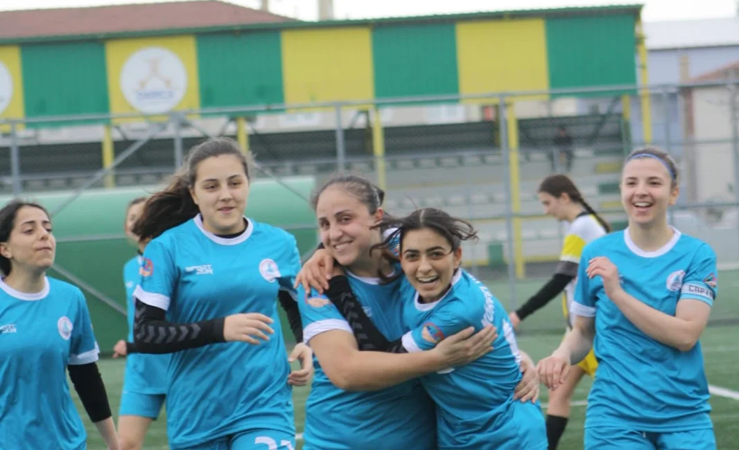 Kadınlar Futbol 3. Ligi’nde mücadele eden Körfez Gençlerbirliği Darıca’dan galibiyetle