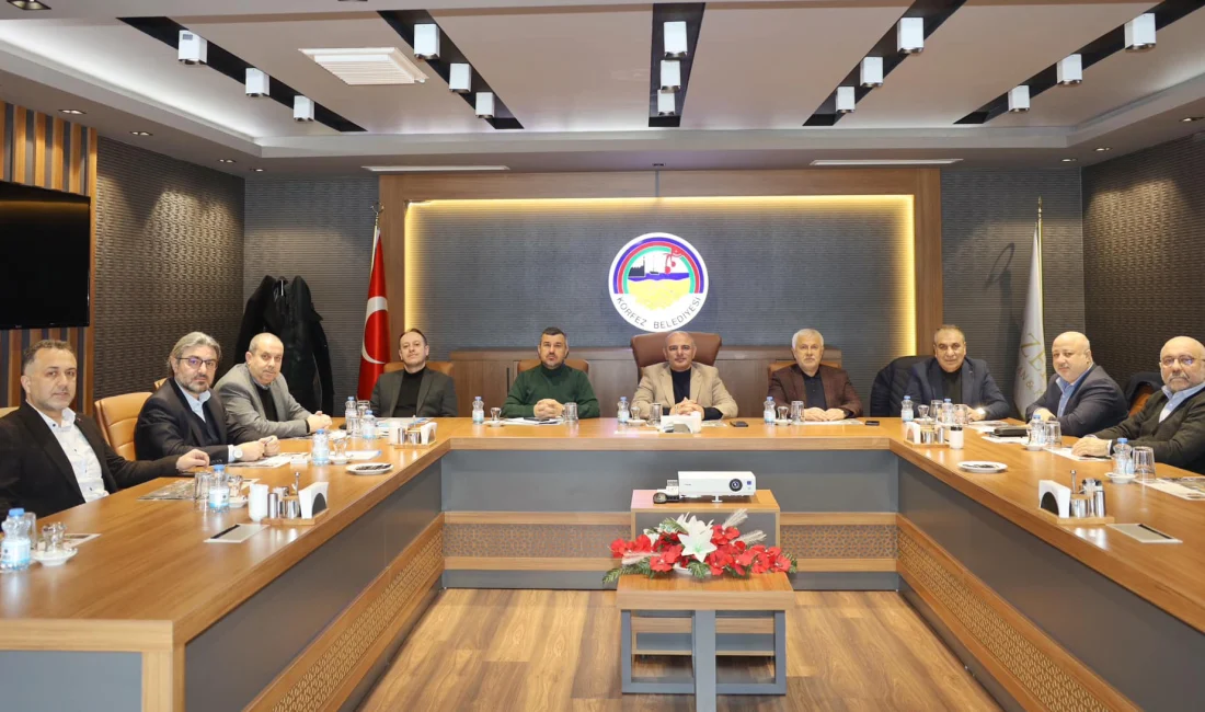 Körfez Belediye Başkanı Şener Söğüt, belediye başkan yardımcıları ve koordinatörlerle
