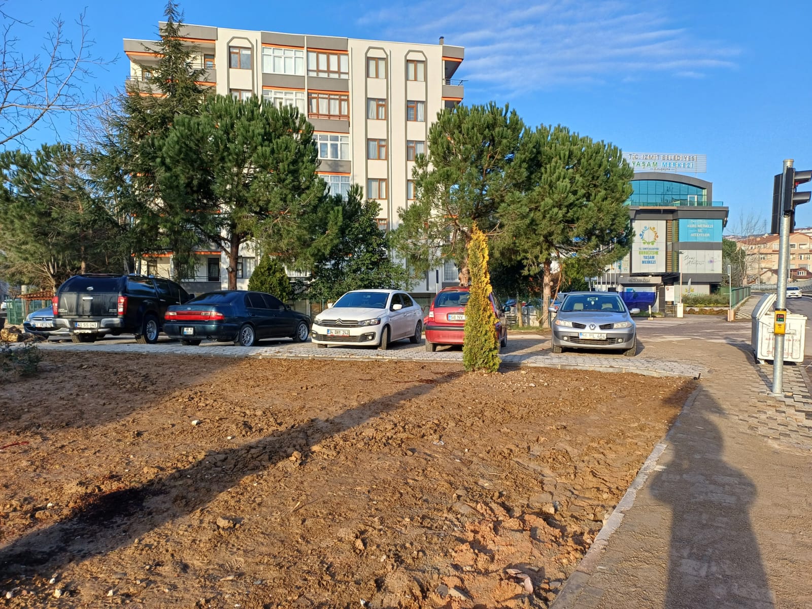 Büyükşehir, İzmit Kuruçeşme’deki açık otoparkta zemin iyileştirmesi ve çevre düzenlemesi