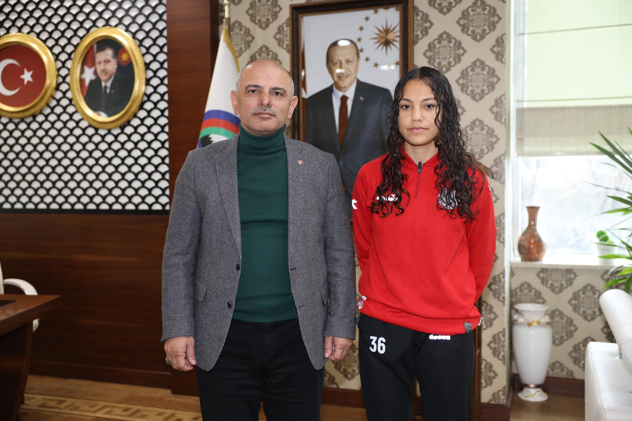 Körfez Belediyesi Gençlerbirliği Kadın Futbol Kulübü oyuncusu Medine Ravza Güleç,