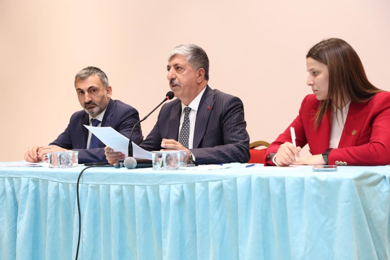 Dilovası Belediye Başkanı Ramazan Ömeroğlu, atık getirme merkezinin yapım ihalesi