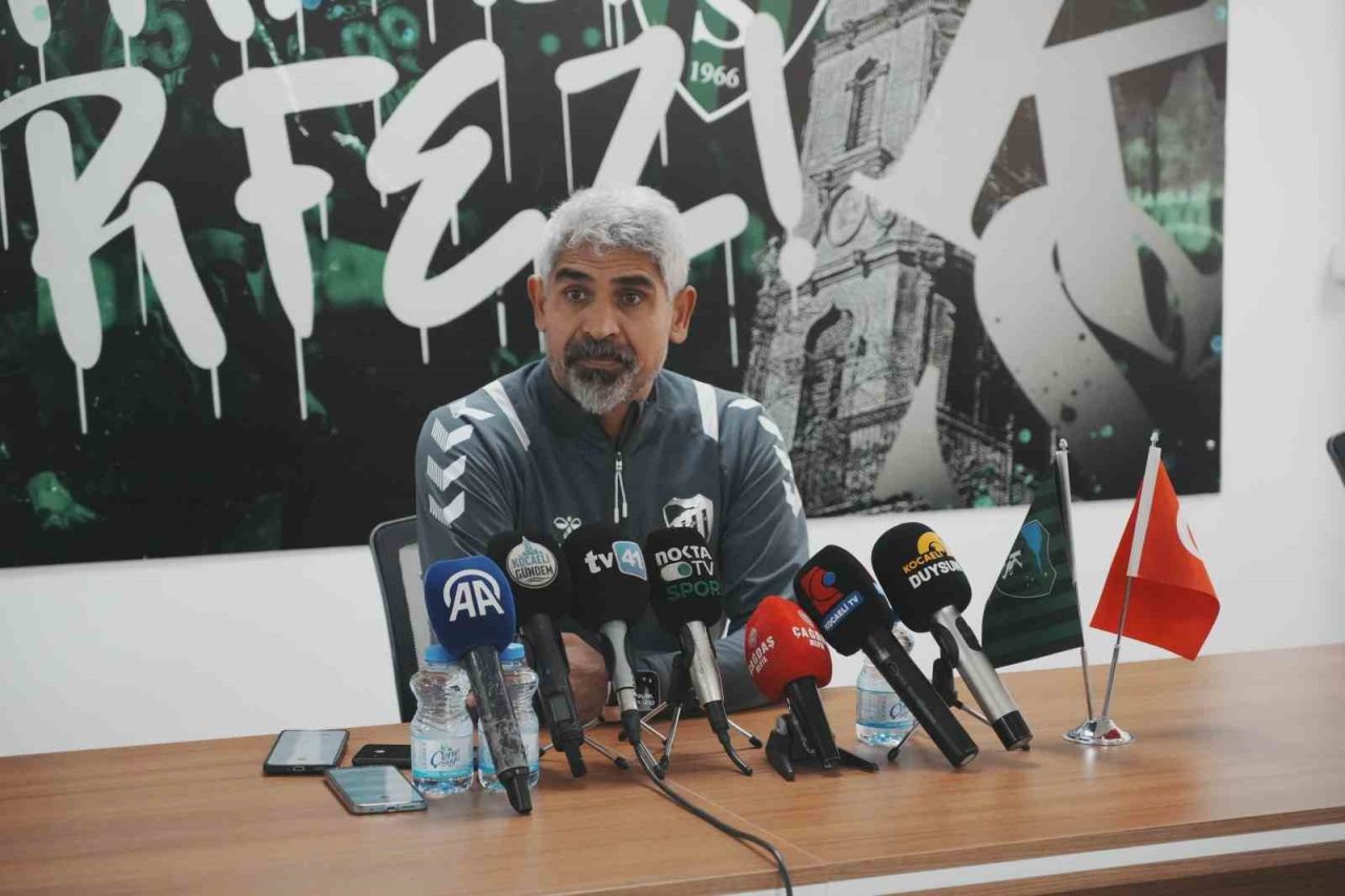 Kocaelispor Teknik Direktörü İsmet Taşdemir, Amed Sportif Faaliyetler maçı öncesi