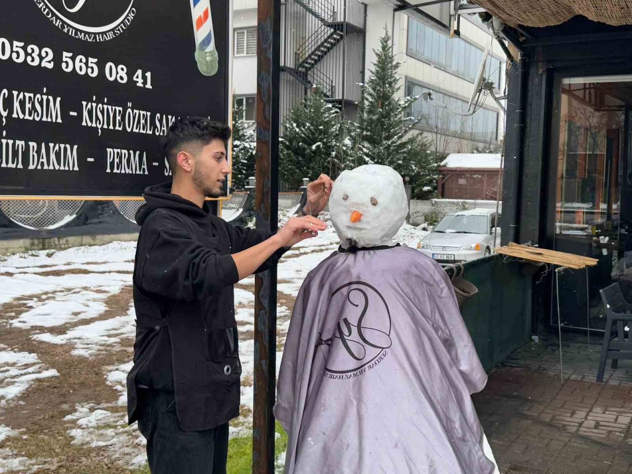Yenişehir Mahallesi’nde berber dükkanı işleten Rojat Atabay isimli vatandaş, sakal