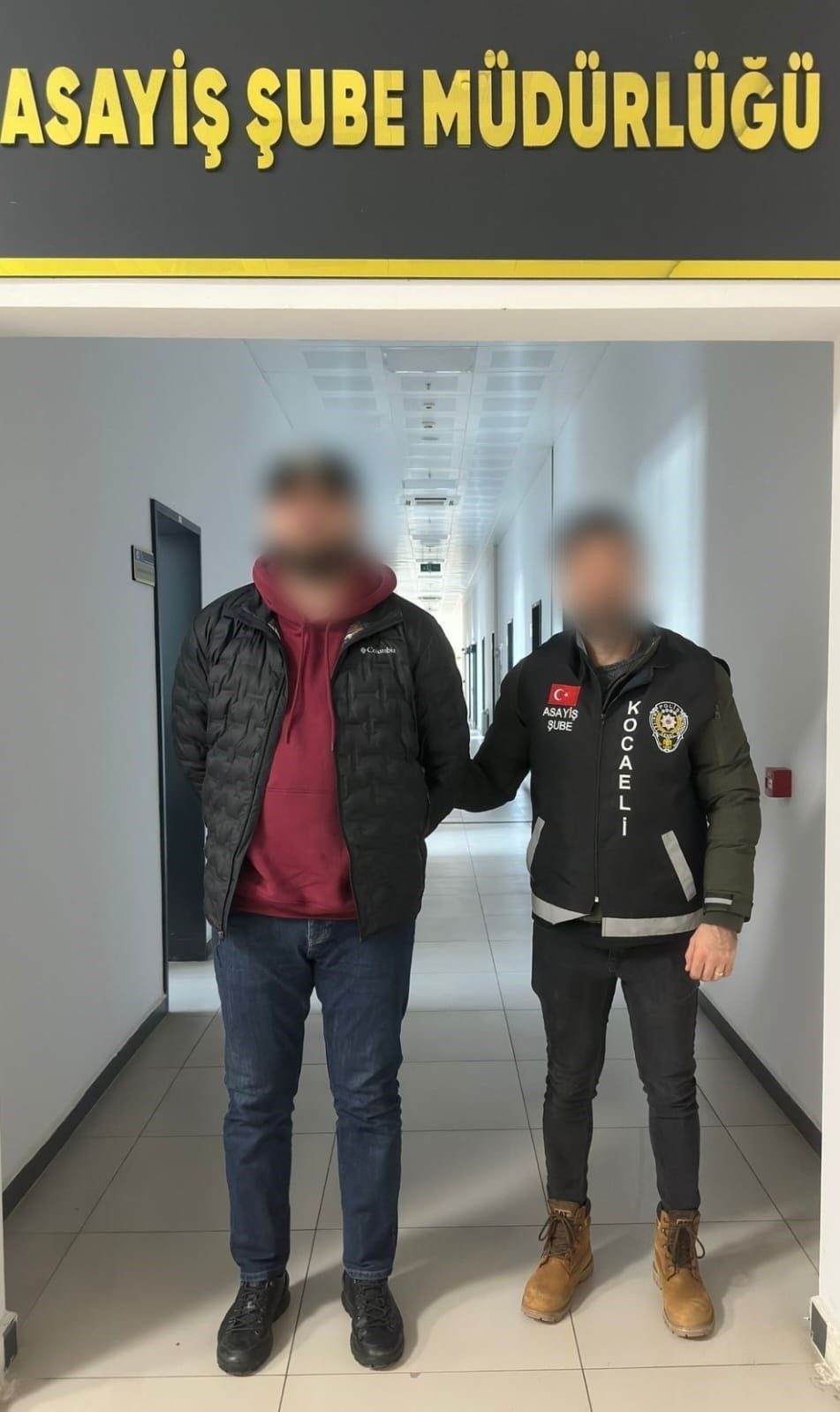 Rusya’da "birden fazla kişiyle silahlı yağma" suçundan kırmızı bültenle aranan