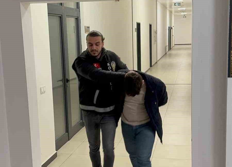 Kocaeli’de kendilerini polis olarak tanıtarak, 1 milyon TL’lik vurgun yapan