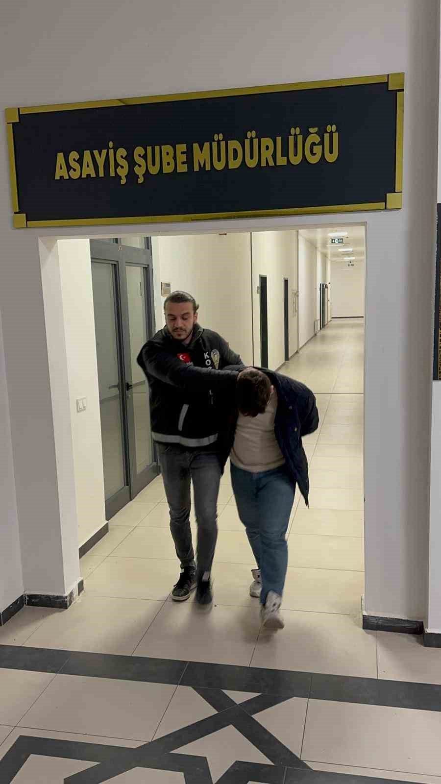 Kocaeli’de kendilerini polis olarak tanıtarak, 1 milyon TL’lik vurgun yapan