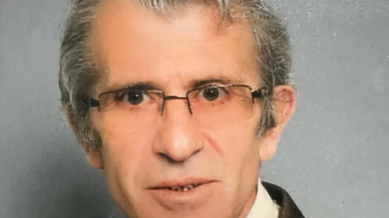 Kocaeli 50. Yıl İlköğretim Okulundan emekli öğretmen Tuncay Yavuz hayatını