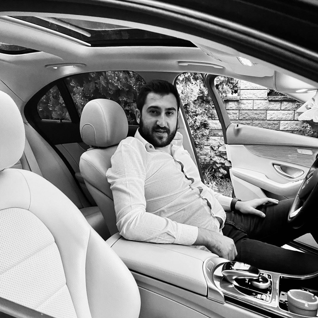 Kocaeli'nin İzmit ilçesinde yaklaşık 10 metreden dereye uçan otomobilin sürücüsü