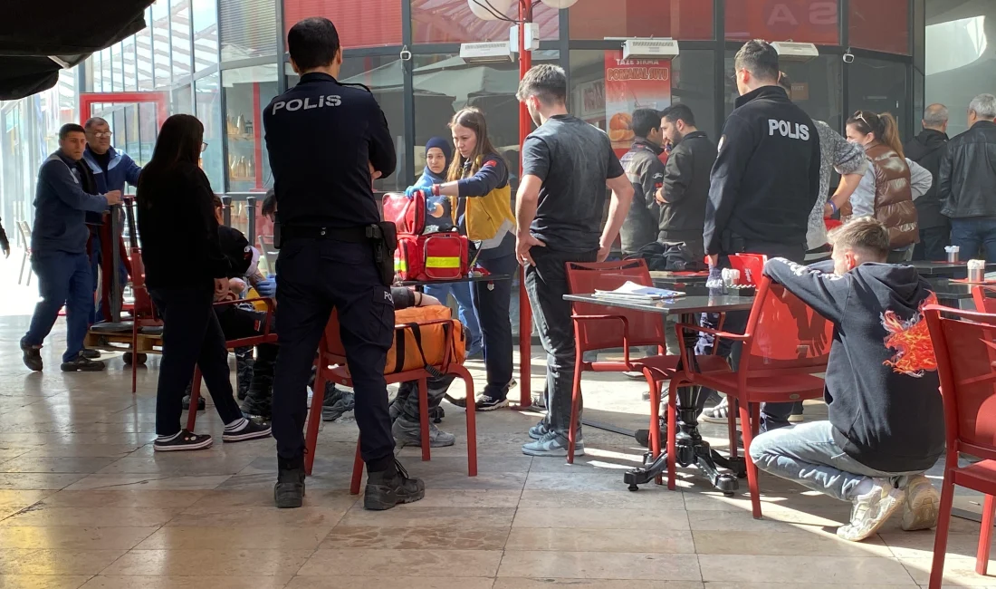 Kocaeli'deki 41 Burda AVM'de bir kafenin mutfağında yangın çıktı. Korku