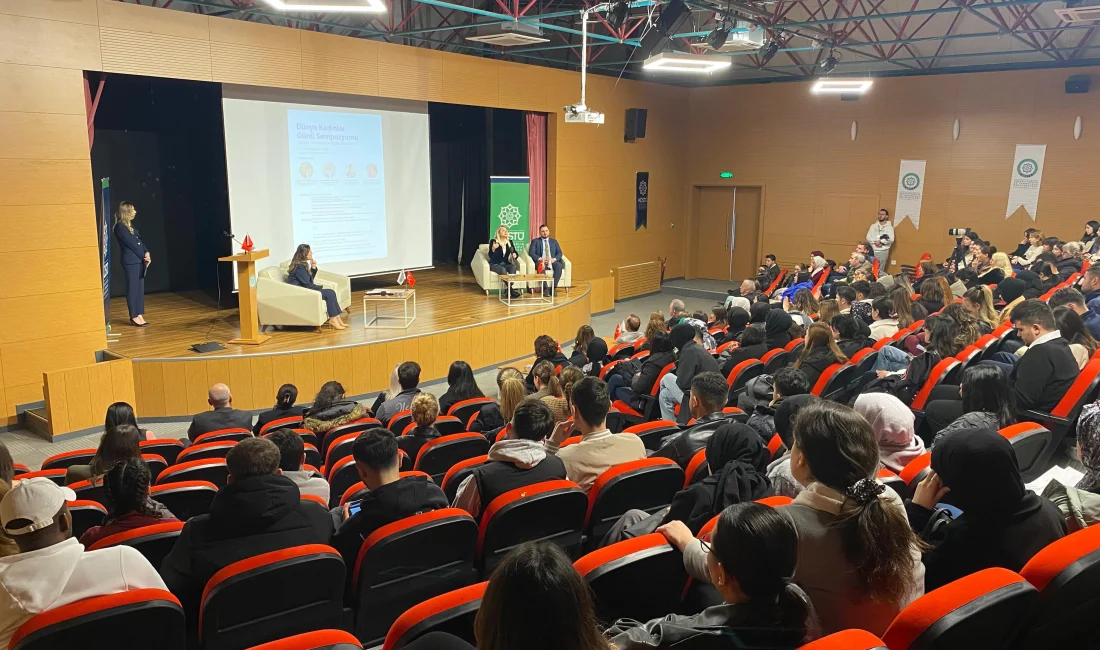 Kocaeli Sağlık ve Teknoloji Üniversitesi'nde düzenlenen sempozyumda, kadınların dijital dönüşümde