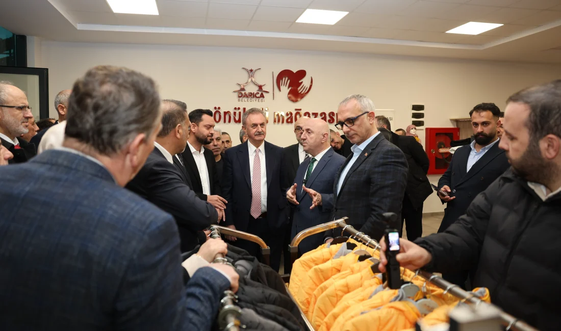 Kocaeli'nin Darıca ilçesinde ihtiyaç sahiplerinin gıda ve giyim başta olmak