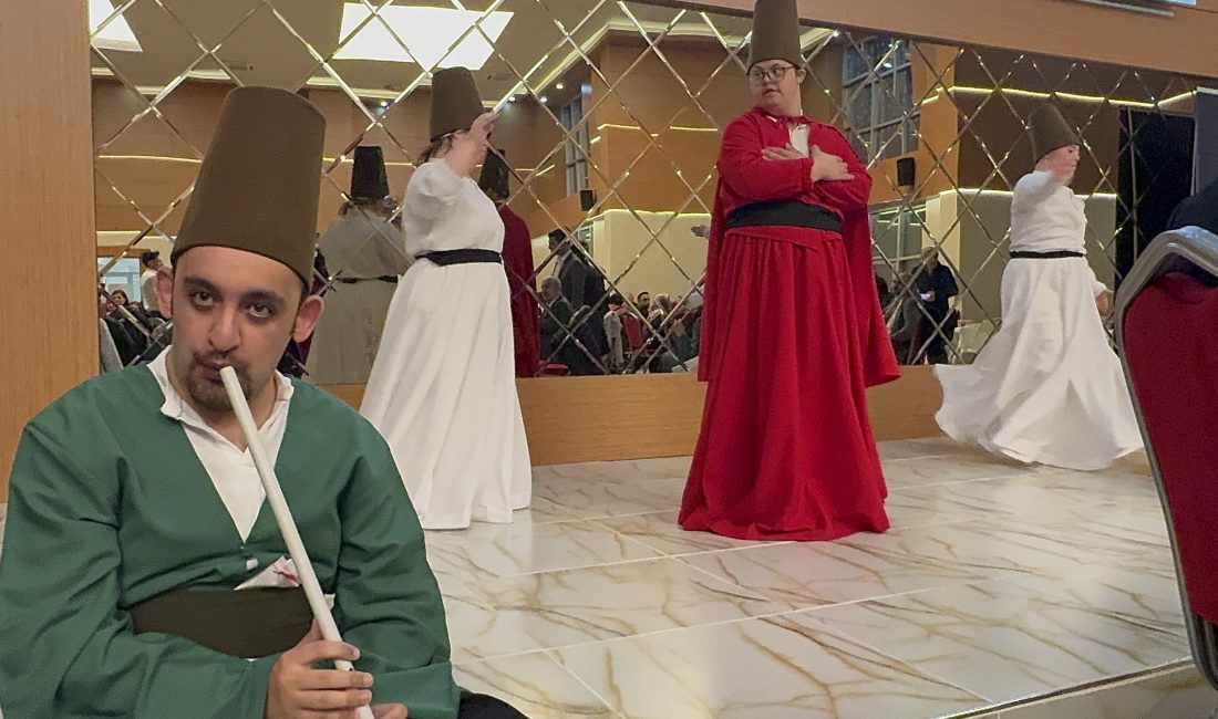 Gebze'de düzenlenen iftar programında özel gereksinimli bireyler ile aileleri bir