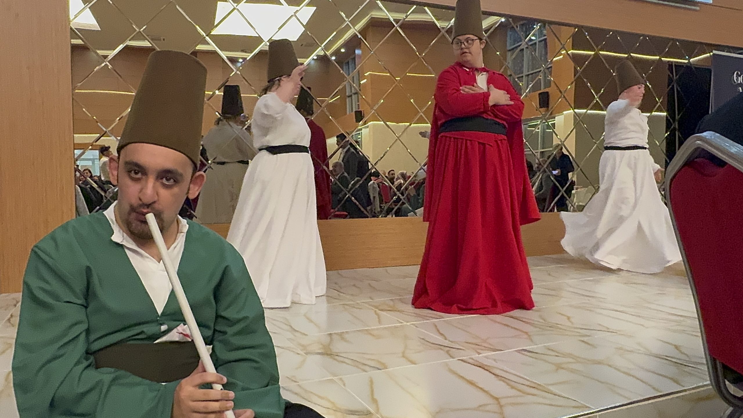 Gebze'de düzenlenen iftar programında özel gereksinimli bireyler ile aileleri bir