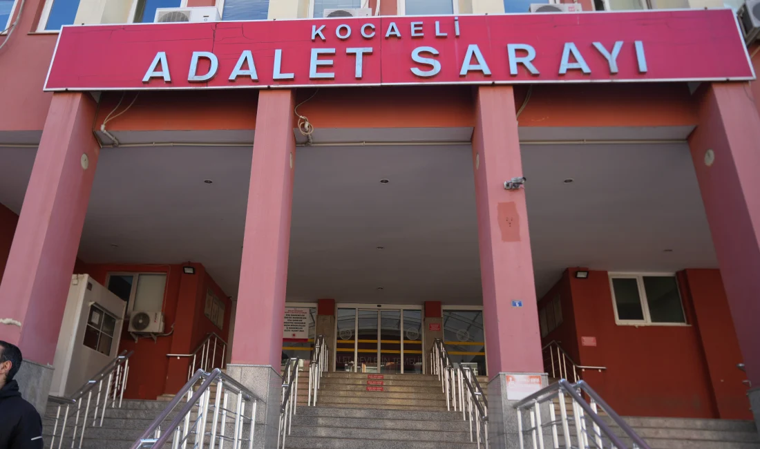 Kocaeli'de şizofren hastası olduğunu iddia ettiği oğlu tarafından 12 yerinden