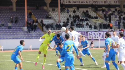 TFF 2. Lig Kırmızı Grup 28. haftasında Belediye Derincespor, sahasında