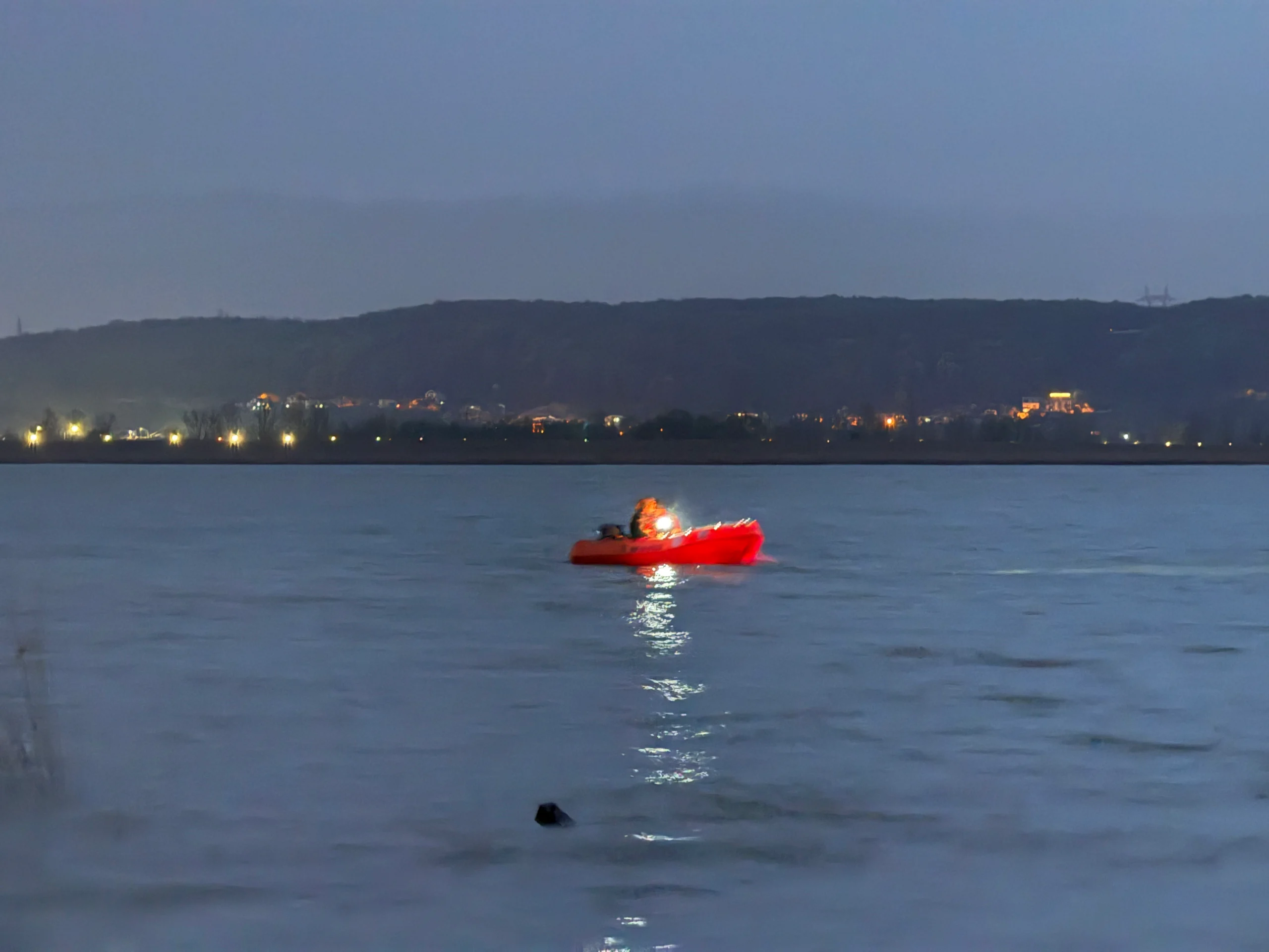 Sakarya'nın Serdivan ilçesinden Sapanca Gölü'ne açılan 8 kişinin bulunduğu kano