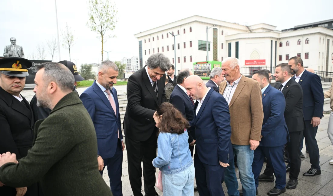 Kartepe'de geleneksel ilçe bayramlaşması Ramazan Bayramı’nın ilk günün yoğun katılımla