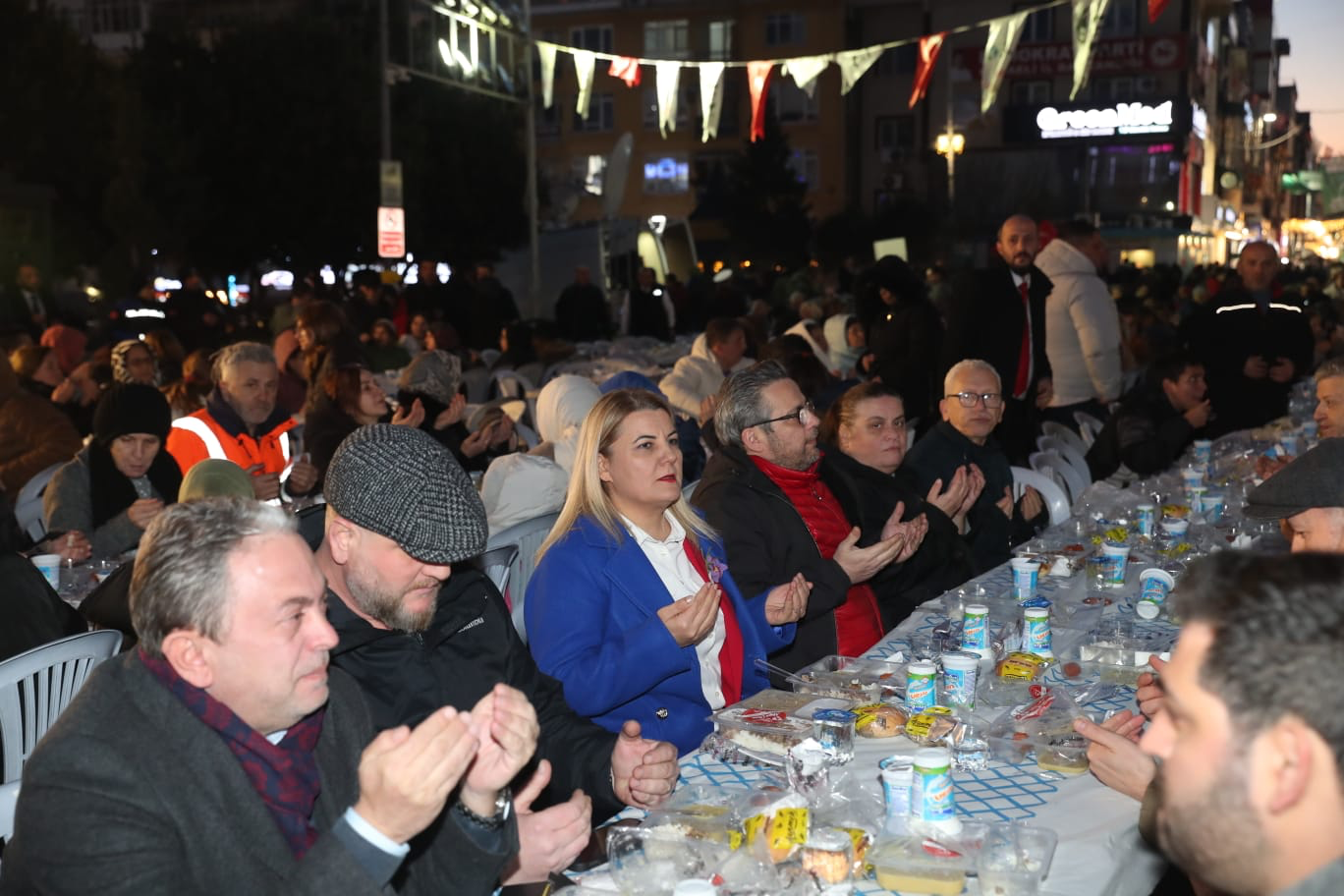 İzmitliler Geleneksel Büyük Halk İftarında Belsa’da buluştu