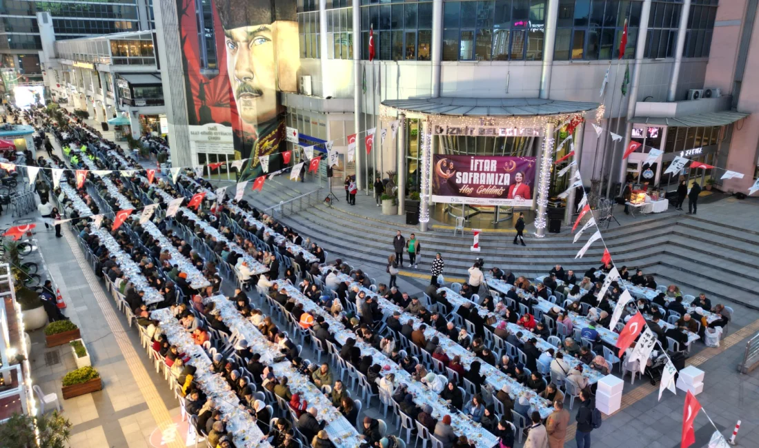 İzmit Belediyesi bu akşam büyük halk iftarı programında binlerce vatandaşı
