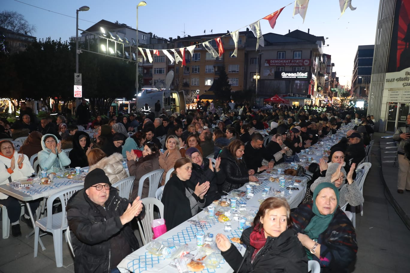 İzmitliler Geleneksel Büyük Halk İftarında Belsa’da buluştu